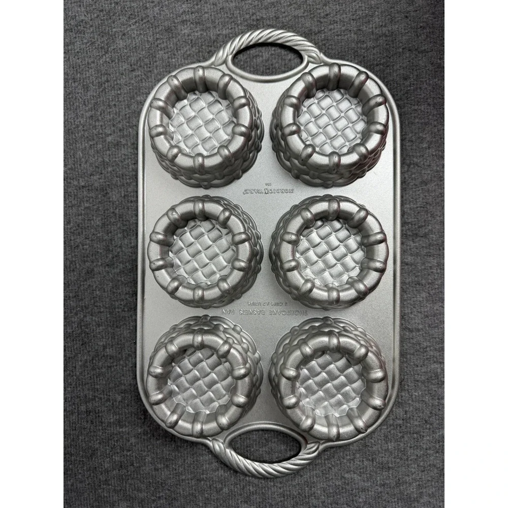 Shortcake Baskets Cake Pan by Nordic Ware Makes 6 Cakes 3 Cups / .7L- Used Once!